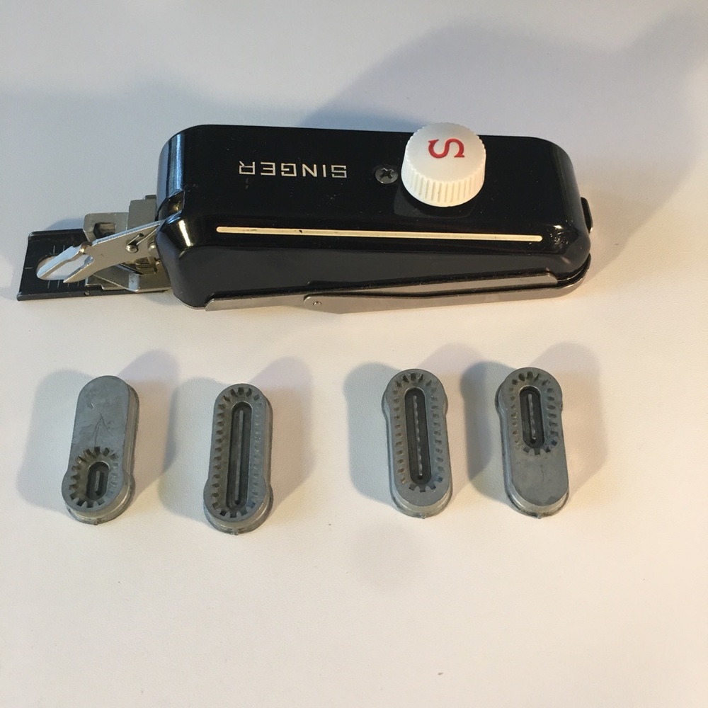 Vintage Singer Buttonholer No. 160506 - Picture 5 of 16